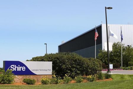 © Reuters. A sign sits in front of Shire's manufacturing facility in Lexington, Massachusetts