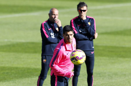 © Reuters. Suárez vuelve para el clásico, dice Luis Enrique 