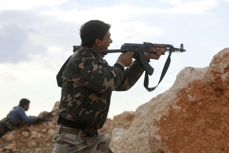© Reuters. حزب كردي: لا اتفاق بعد على دخول مقاتلي الجيش السوري الحر إلى كوباني