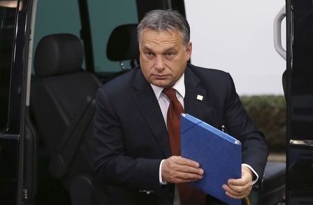 © Reuters. Hungary's PM Orban arrives at an EU leaders summit in Brussels