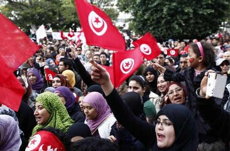 © Reuters. الإسلام السياسي يسعى لدور أكبر في تونس الجديدة عبر الانتخابات