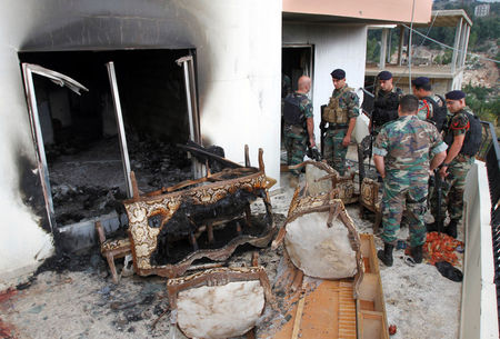 © Reuters. مصادر: مقتل اثنين في اشتباكات بين الجيش اللبناني ومسلحين في طرابلس