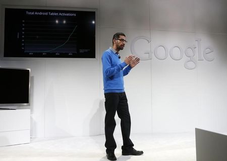 © Reuters. Sundar Pichai, senior vice president at Google, speaks during a Google event at Dogpatch Studio in San Francisco