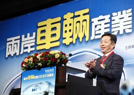 © Reuters. Dong, Secretary General of the China Association of Automobile Manufacturers, claps while speaking at the cross strait automobile conference in Taipei