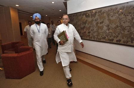 © Reuters. India's Finance and DM Jaitley arrives to attend a meeting with the finance ministers of Indian states on GST issues in New Delhi