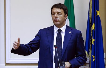 © Reuters. Italy's Prime Minister Renzi speaks during a meeting on the sidelines at a Europe-Asia summit (ASEM) in Milan