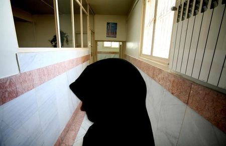 © Reuters. EXÉCUTION PAR PENDAISON D'UNE JEUNE FEMME IRANIENNE