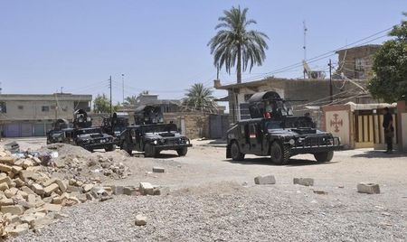 © Reuters. مسؤولون: قوات الأمن العراقية تستعيد معظم مناطق بلدة قرب بغداد من الدولة الاسلامية