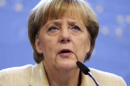 © Reuters. Germany's Chancellor Merkel addresses a news conference after an EU leaders summit in Brussels