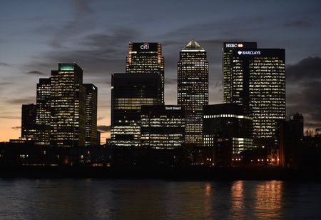 © Reuters. شركة عقارات بريطانية تتجه لبناء أبراج سكينة في مركز لصناعة المال في لندن