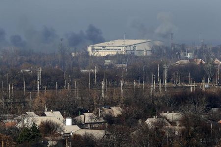 © Reuters. VIOLENTS TIRS D’ARTILLERIE À DONETSK