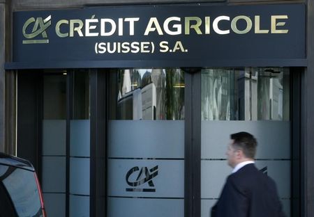 © Reuters. CRÉDIT AGRICOLE VISÉ PAR UNE ENQUÊTE SUR LES TAUX EN SUISSE