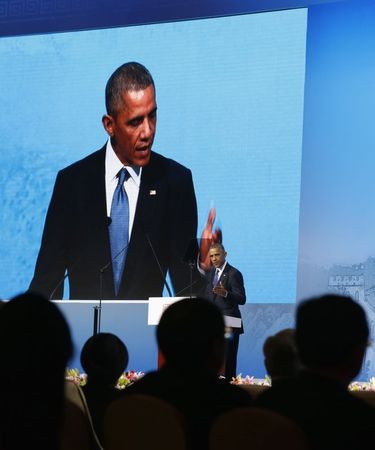 © Reuters. Obama dice que es crucial evitar la violencia en las protestas de Hong Kong