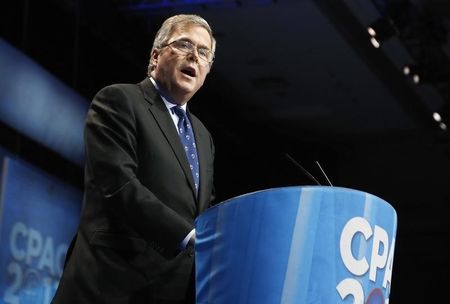 © Reuters. Bush delivers remarks to the Conservative Political Action Conference (CPAC) in National Harbor, Maryland