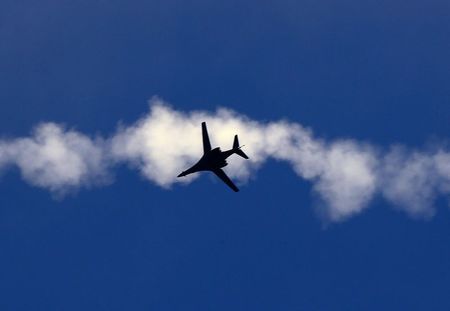 © Reuters. A USAF B-1 bomber aircraft flies over the Syrian town of Koban