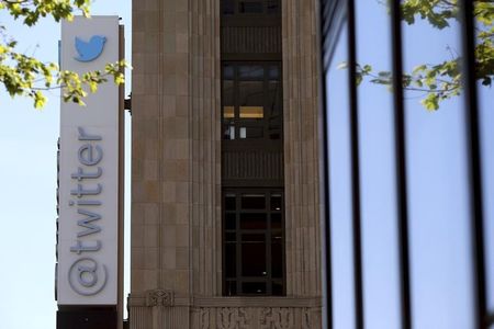 © Reuters. The Twitter logo is pictured at its headquarters on Market Street in San Francisco