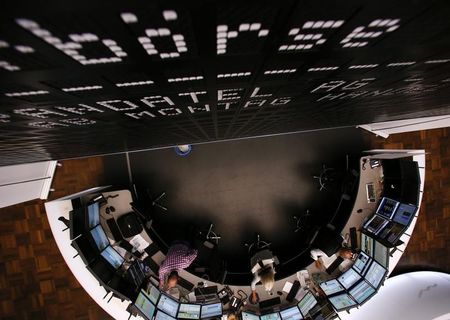 © Reuters. LÉGÈRE HAUSSE DES BOURSES EUROPÉENNES À LA MI-SÉANCE