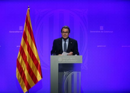 © Reuters. Mas pide a Rajoy que establezca las condiciones para un diálogo permanente 