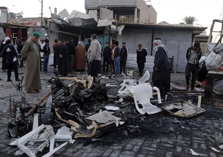 © Reuters. انتحاري يقتل ثمانية أشخاص في مدينة بيجي العراقية