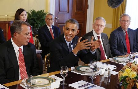 © Reuters. U.S. President Obama hosts a luncheon for bi-partisan Congressional leaders in the Old Family Dining Room at the White House in Washington