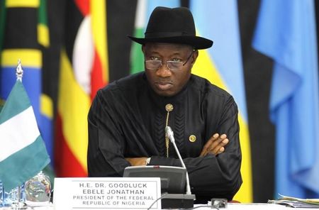 © Reuters. رئيس نيجيريا يسعى لفترة ولاية ثانية ويتعهد بهزيمة بوكو حرام