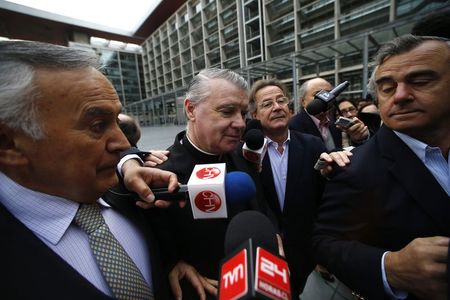 © Reuters. Irish-born Chilean priest O'Reilly of the Legionaries of Christ arrives at a court in Santiago