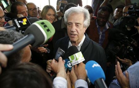 © Reuters. Candidato à Presidência do Uruguai Tabaré Vázquez