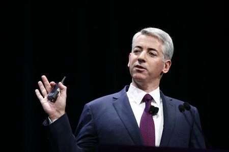 © Reuters. William Ackman, founder and CEO of hedge fund Pershing Square Capital Management, speaks to audience about Herbalife company  in New York