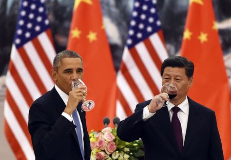 © Reuters. Pese a las diferencias, Obama y Xi celebran una reunión cordial e intensa