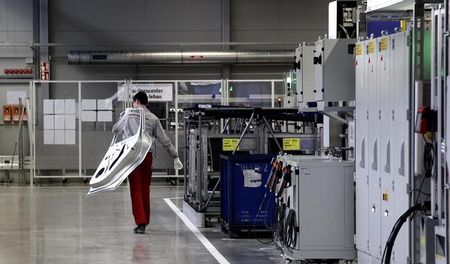 © Reuters. AUGMENTATION MOINS MARQUÉE QUE PRÉVU DE LA PRODUCTION INDUSTRIELLE EN SEPTEMBRE DANS LA ZONE EURO