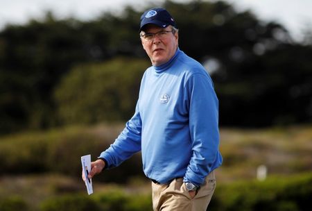 © Reuters. File photo of Jeb Bush walking on the 13th hole during the first round of the Pebble Beach National Pro-Am golf tournament on the Monterey Peninsula Country Club