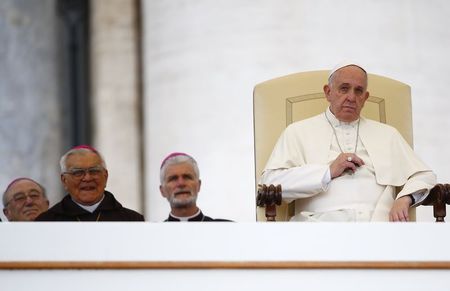 © Reuters. Pope Francis leads his weekly general audience in Saint Peter's Square at the Vatican