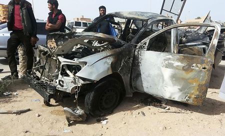© Reuters. شهود: انفجار سيارة ملغومة قرب السفارة المصرية في العاصمة الليبية