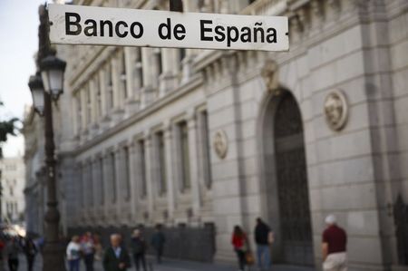 © Reuters. España coloca 1.390 millones de euros en deuda ligada a la inflación
