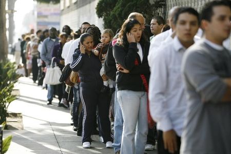 © Reuters. Diaz stands in line during a job fair at the Southeast LA-Crenshaw WorkSource Center in Los Angeles