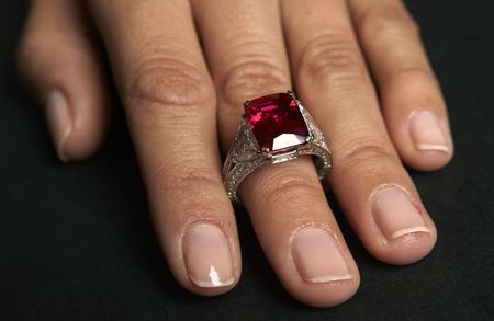 © Reuters. File picture of a model wearing the "Graff Ruby" during an auction preview Sotheby's auction house in Geneva