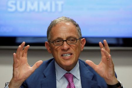© Reuters. Chairman and President of the Export-Import Bank Hochberg gestures during the Reuters Aerospace and Defense Summit in Washington