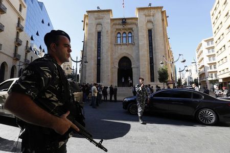 © Reuters. تحليل- الصراع الإقليمي يشل السياسة اللبنانية