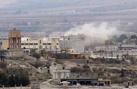 © Reuters. Fumaça em região de confronto em Kobani