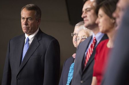 © Reuters. Speaker of the House John Boehner (R-OH), stand with members of his leadership team after a vote for Republican House leadership positions