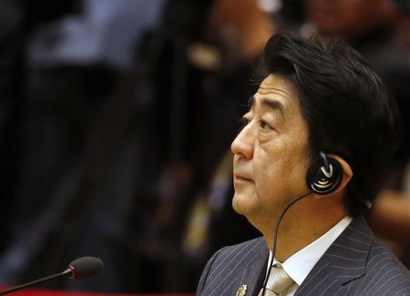 © Reuters. أماري: رئيس وزراء اليابان لا يمكنه ان يؤجل زيادة ضريبة المبيعات لأجل غير مسمى