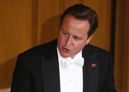 © Reuters. Britain's Prime Minister David Cameron speaks at the Lord Mayor's banquet at the Guildhall in central London