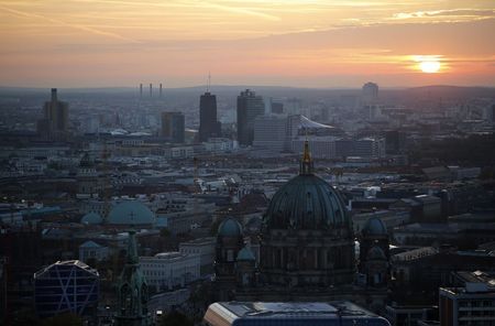 © Reuters. Berlin's city skyline with The Berliner Dom (Berlin Cathedral) in the foreground is seen during the sunset in Berlin