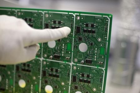 © Reuters. An employee works at the IMI plant in Botevgrad, western Bulgaria