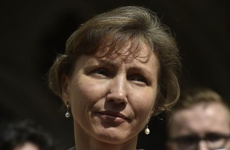 © Reuters. Marina Litvinenko, the wife of former KGB agent Alexander Litvinenko who was murdered in London, speaks outside the Royal Courts of Justice in London