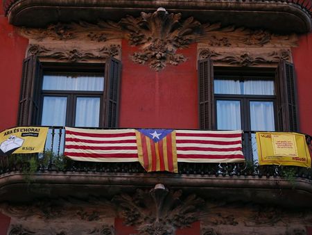 © Reuters. Los socialistas catalanes ofrecen un pacto a Mas para agotar la legislatura