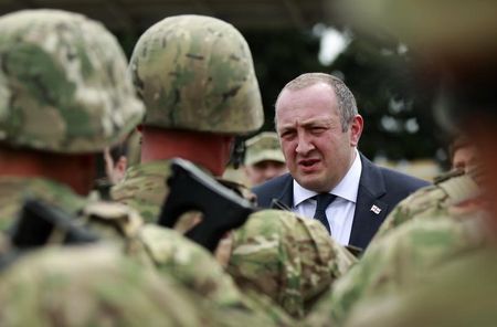 © Reuters. Georgia's President Margvelashvili talks to servicemen from the Batumi separate infantry battalion of Georgian Armed Forces during a farewell ceremony at Vaziani military base outside Tbilisi
