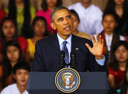 © Reuters. U.S. President Obama delivers an address to the Young Southeast Asian Leaders Initiative in Yangon