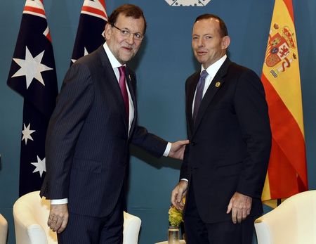 © Reuters. Australia's Prime Minister Tony Abbott meets with Spain's Prime Minister Mariano Rajoy at the G20 Leaders' Summit in Brisbane