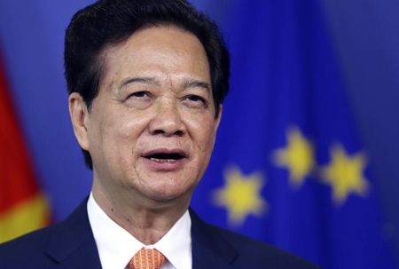 © Reuters. رئيس وزراء فيتنام يجتاز اقتراعا على الثقة في البرلمان